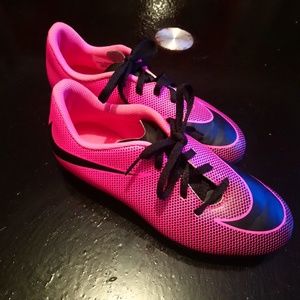 NIKE SHOES SOCCER SZ 5 PINK  and black
